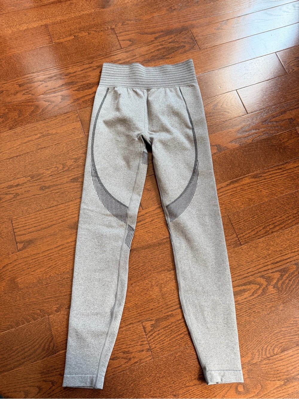 H&M Gray Seamless High-Waist Leggings with Contour Detail
